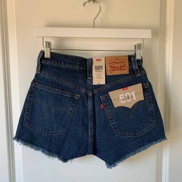 SALE! ⭐️ Levi’s 501 high rise denim shorts in salsa shaker - dark wash - Picture 5 of 9